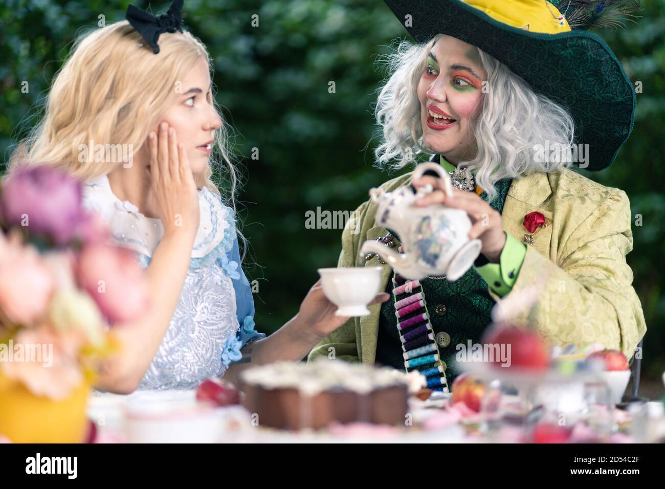 https://c8.alamy.com/comp/2D54C2F/munich-germany-sep-12-2020-cosplayer-as-characters-from-alice-in-wonderland-tea-party-with-alice-the-crazy-hatter-and-the-white-queen-2D54C2F.jpg