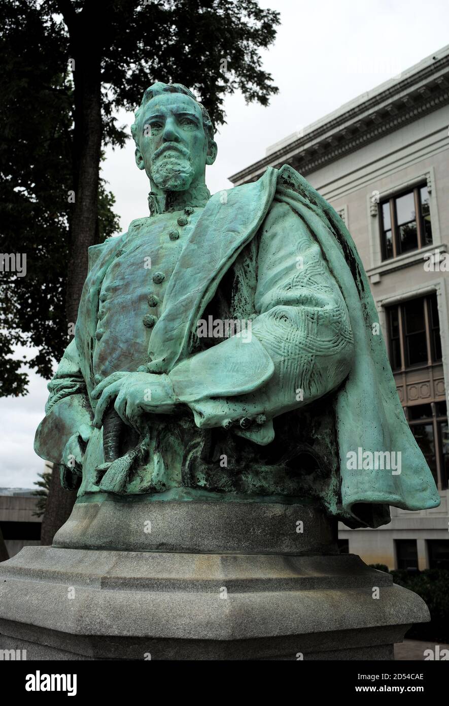 Bronze statue of Confederate general A.P. Stewart placed in front of the Hamilton County courthouse by the United Daughters of the Confederacy in 1919 Stock Photo