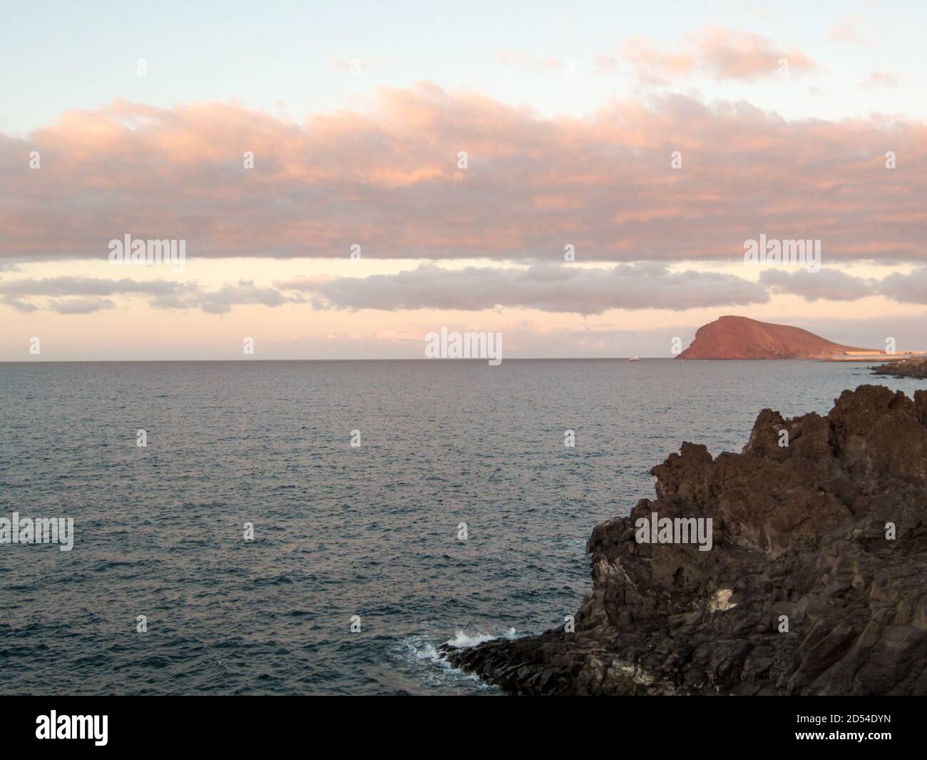 Sea Setting Example The Sun Setting in the Sea Stock Photo - Alamy