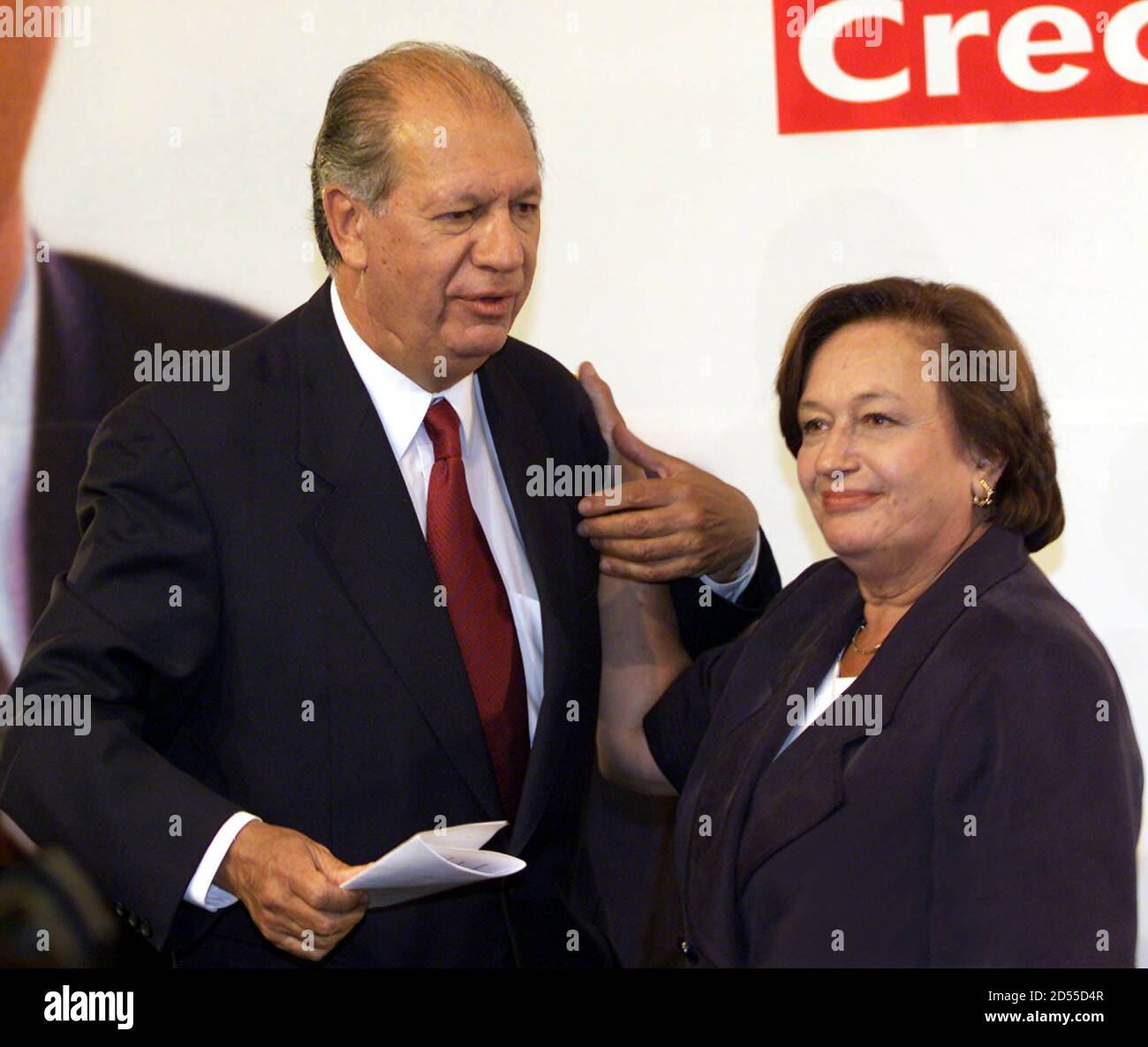 Candidate For President Of Chile Ricardo Lagos L And His Wife Luisa Duran Stand Together During The Press Conference That Lagos Gave After The Partial Results Showed A Near Tie In National