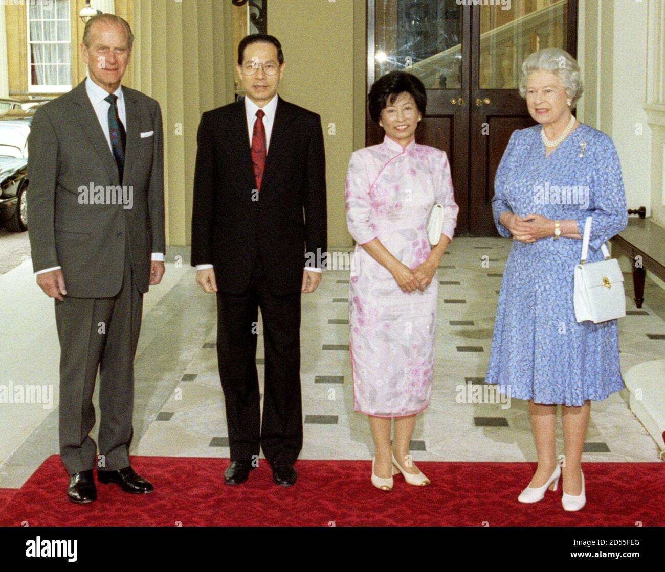 The Duke of Edinburgh (L) and the Queen (R) greet the President of Singapore Ong Teng Cheong and his wife Mrs Cheong on their arrival at Buckingham Palace July 7. The President is on a five day official visit to Britain.  KD Stock Photo