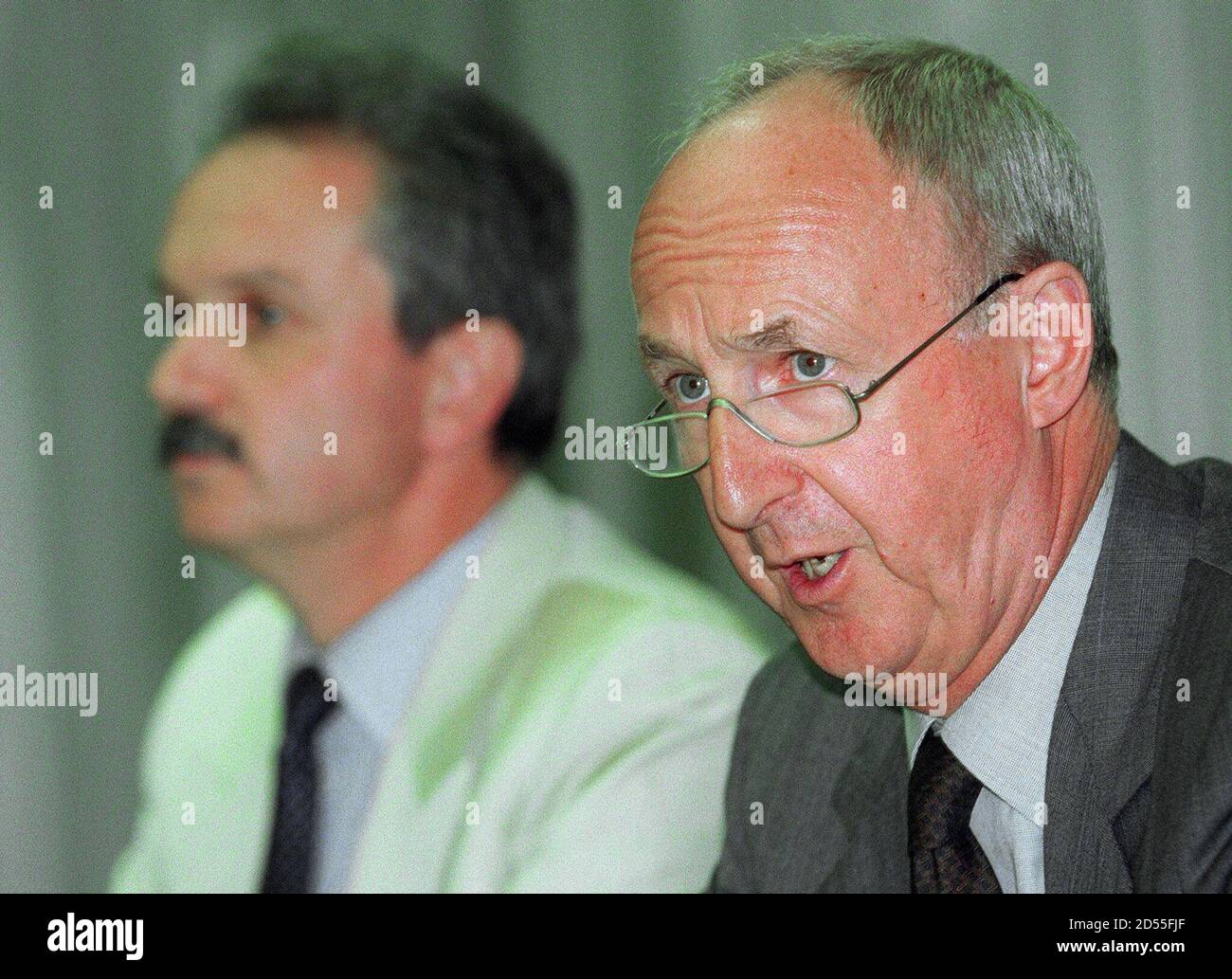 Swiss National Bank (SNB) chairman Hans Meyer (R) is flanked by  SNB-director Jean-Pierre Roth (L) as he addresses a news conference in  Berne August 21. Switzerland's central bank, under fire for its