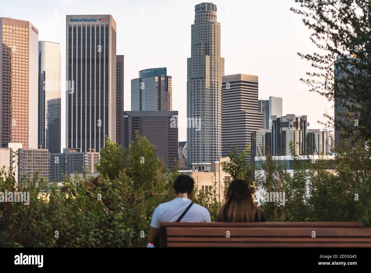 LOS ANGELES, UNITED STATES - Oct 08, 2020: Couple enjoying the sunset view of Los Angles from Vista Hermosa Park Stock Photo