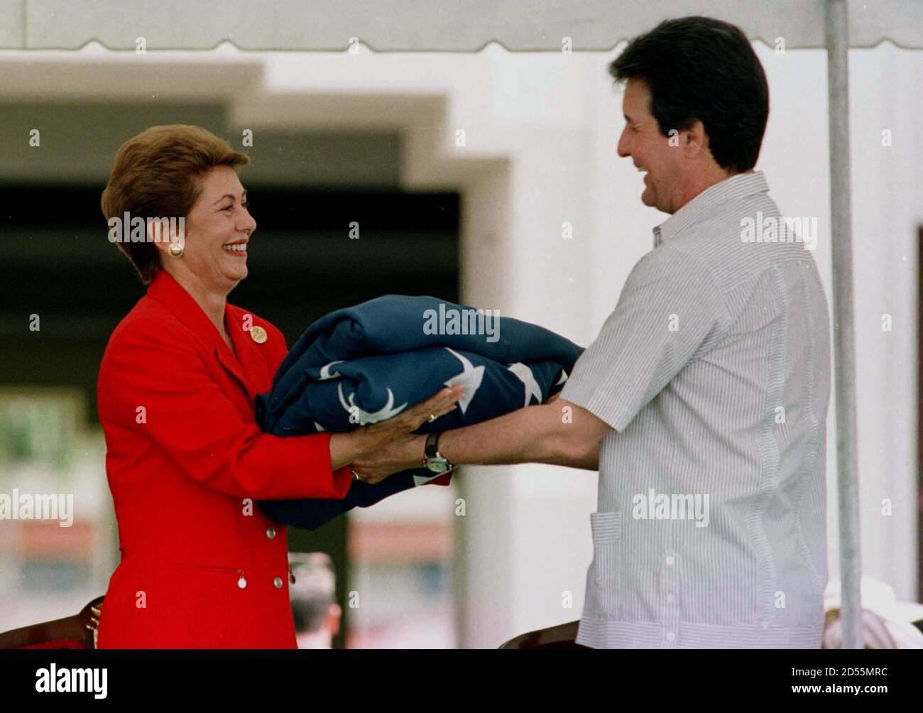 Mireya Moscoso Panama s President L Receive Both U S And Panamanian