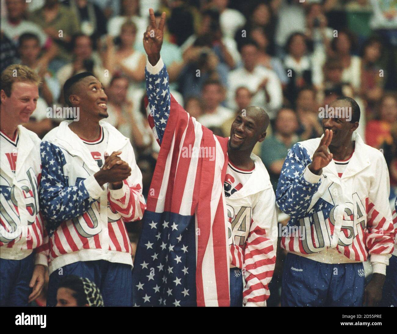 Hals Antagelse pelleten Michael Jordan uses a flag to cover up the Reebok logo on his USA uniform  as he stands with L-R: Larry Bird, Scottie Pippen and Clyde Drexler before  the gold medal presentation