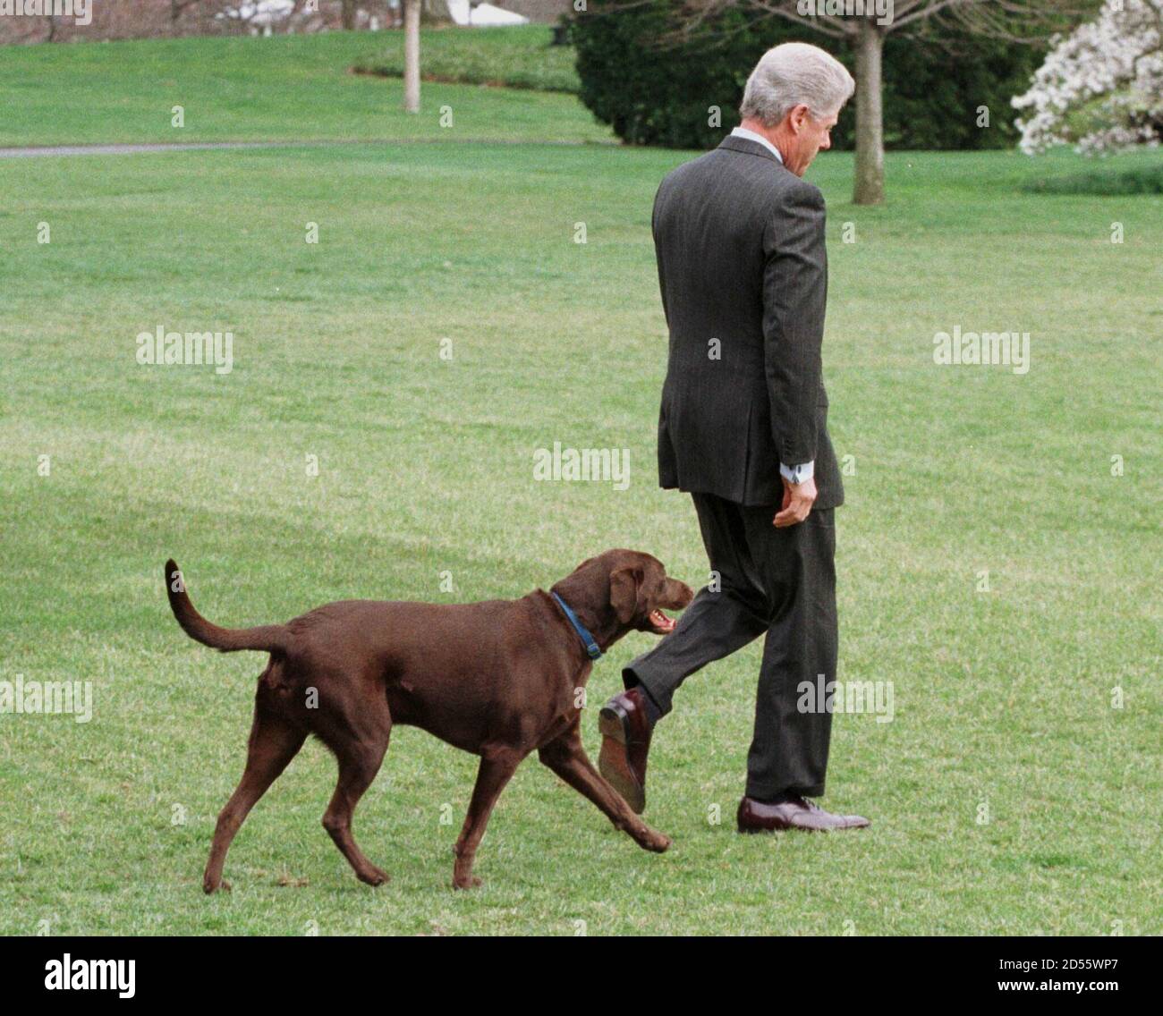 President clinton kosovo hi-res stock photography and images - Page 6 -  Alamy