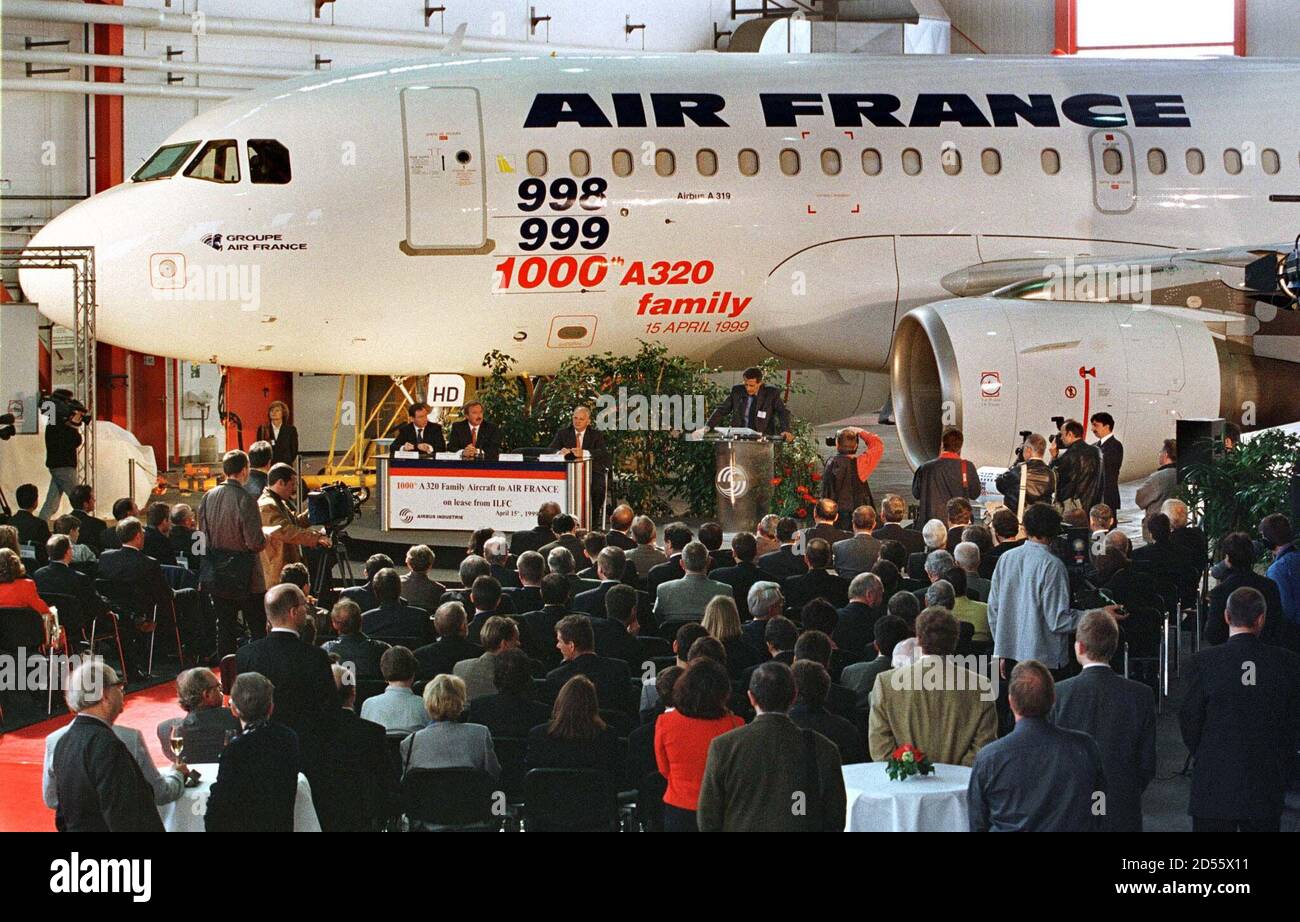 Guests listen to a speech given by Jean-Cyril Spinetta, Chairman and Chief  Executive Officer of &quot;Air France&quot; during the delivery ceremony of the 1000th  A320 family aircraft at Hamburg&#39;s Airbus Indistrie plant