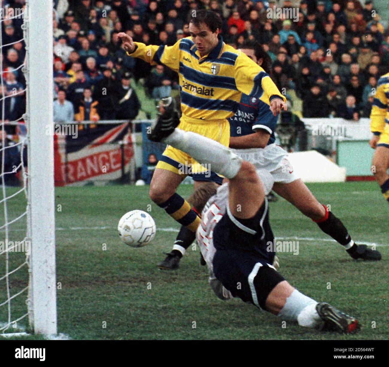 Parma S Argentine Striker Abel Balbo Top Scores The First Goal For His Team Against Glasgow Rangers Past Their Goalkeeper Antii Niemi Of Finland During The Uefa Cup Third Round Second Leg Match Parma S Argentine Striker Abel Balbo Top Scores The First Goal For His Team Against Glasgow Rangers Past Their Goalkeeper Antii Niemi Of Finland During The Uefa Cup Third Round Second Leg Match
