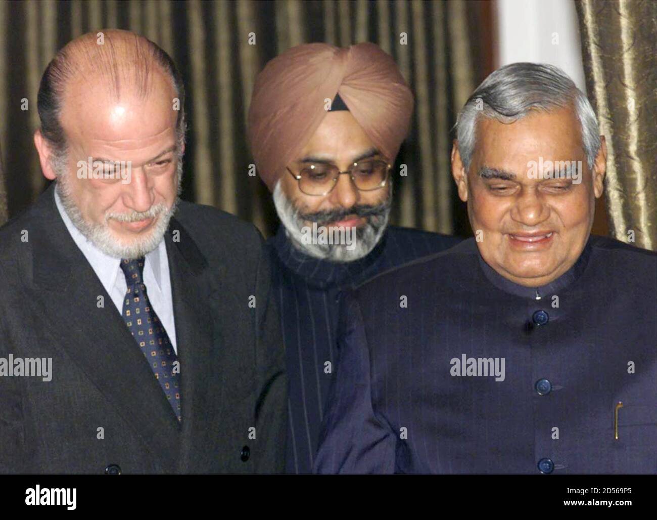 Indian Prime Minister Atal Behari Vajpayee R Chats With Vice President Of The Republic Of Uruguay Hugo Fernandez Faingold L Prior To A Meeting In New Delhi On December 6 Faingold Is Indian Prime Minister Atal Behari Vajpayee R Chats With Vice President Of The Republic Of Uruguay Hugo Fernandez Faingold L Prior To A Meeting In New Delhi On December 6 Faingold Is