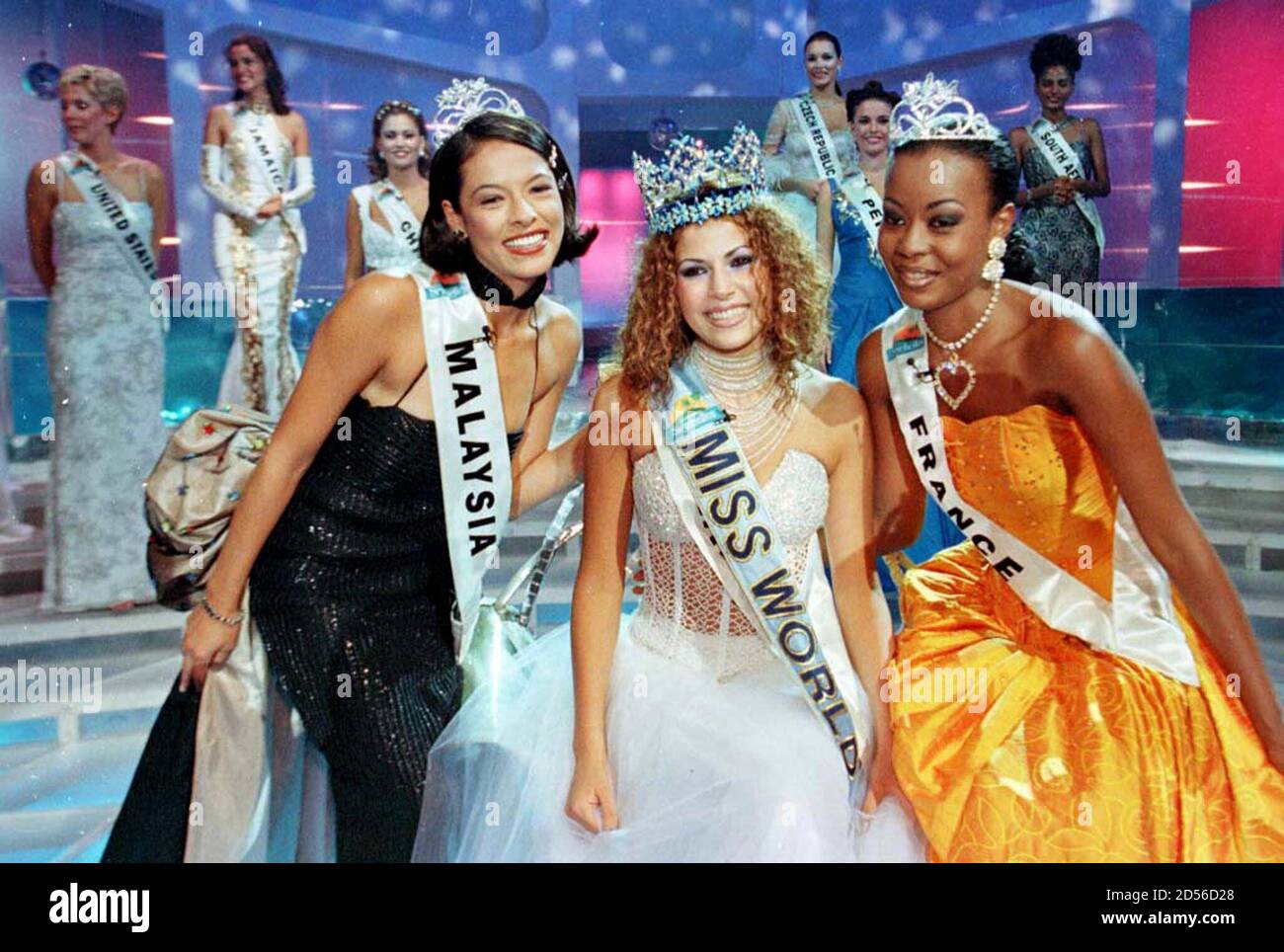 Miss Israel Linor Abargil Poses For Photographes After Winning The Title Of Miss World Held In The Seychelle Islands November 26 Miss France Veronique Caloc R Was First Runner Up And Miss