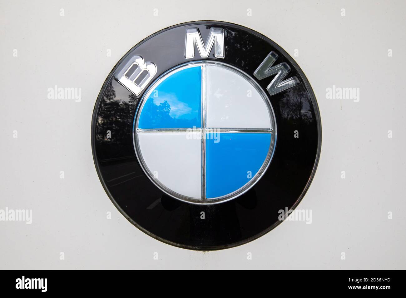 Regensburg, Deutschland. 11th Oct, 2020. BMW (Bayerische Motoren Werke) as the main brand of the BMW Group is a German automobile manufacturer with its corporate headquarters in Munich. (Symbol picture, theme picture) Regensburg, 11.10.2020 | usage worldwide Credit: dpa/Alamy Live News Stock Photo