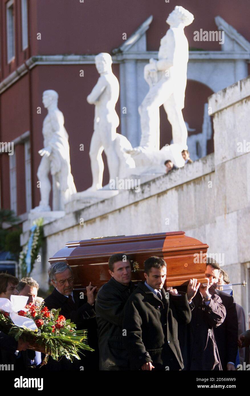 The coffin containing the body of IAAF President Primo Nebiolo is carried by Italian athlete Francesco Mori (2nd R) and Ukrainian pole vaulter Sergei Bubka (C) during a memorial service in Rome November 9. Nebiolo, who transformed athletics into a multi-billion dollar business during almost two deacdes as International Amateur Athletic Federation (IAAF) president, died of heart failure on November 7.  PC/TB Stock Photo