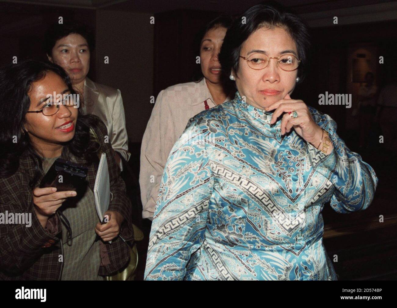 Indonesian Opposition Leader Megawati Sukarnoputri Ignores A Journalist L In The Lobby Of Her Singapore Hotel June 15 Megawati Arrived In Singapore June 14 On A Routine Medical Checkup And Is Expected