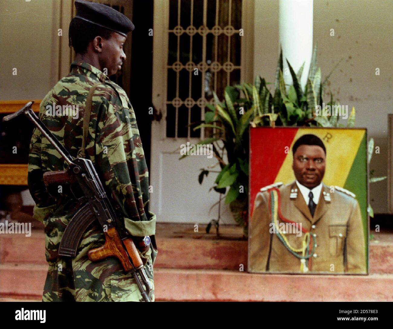 Rwanda Patriotic Front (RPF) rebel soldier stares at a portrait of slain  president Juvenal Habyarimana in Rwandan capital Kigali on May 26 Stock  Photo - Alamy