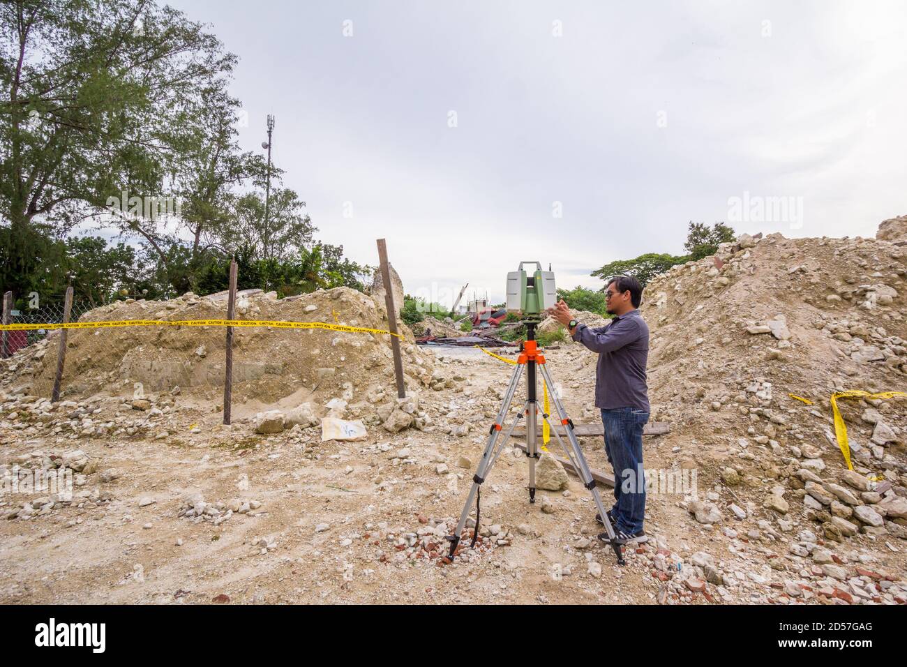 A Leica 3D scanner surveys the ruins of a church flattened by an earthquake Stock Photo