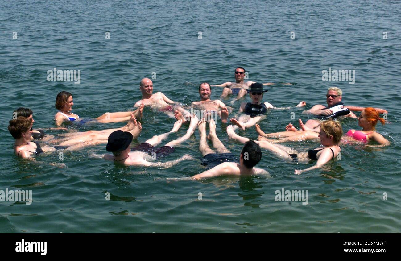 Entourages High Resolution Stock Photography And Images Alamy