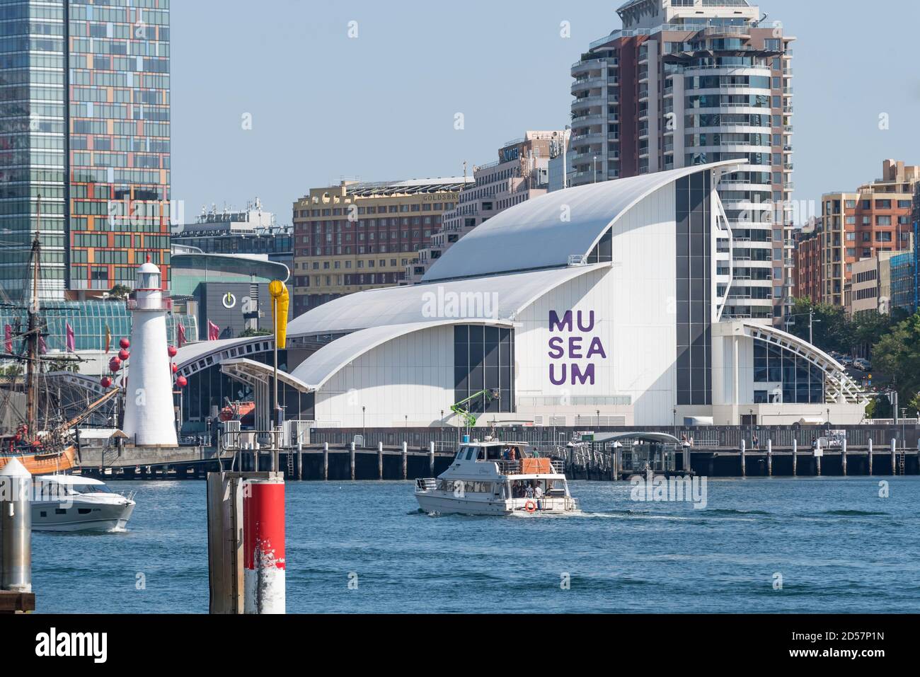 The Philip Cox designed Australian Maritime Museum on the western edge of darling and the 5 star Sofitel in Pyrmont, Sydney, Australia Stock Photo -
