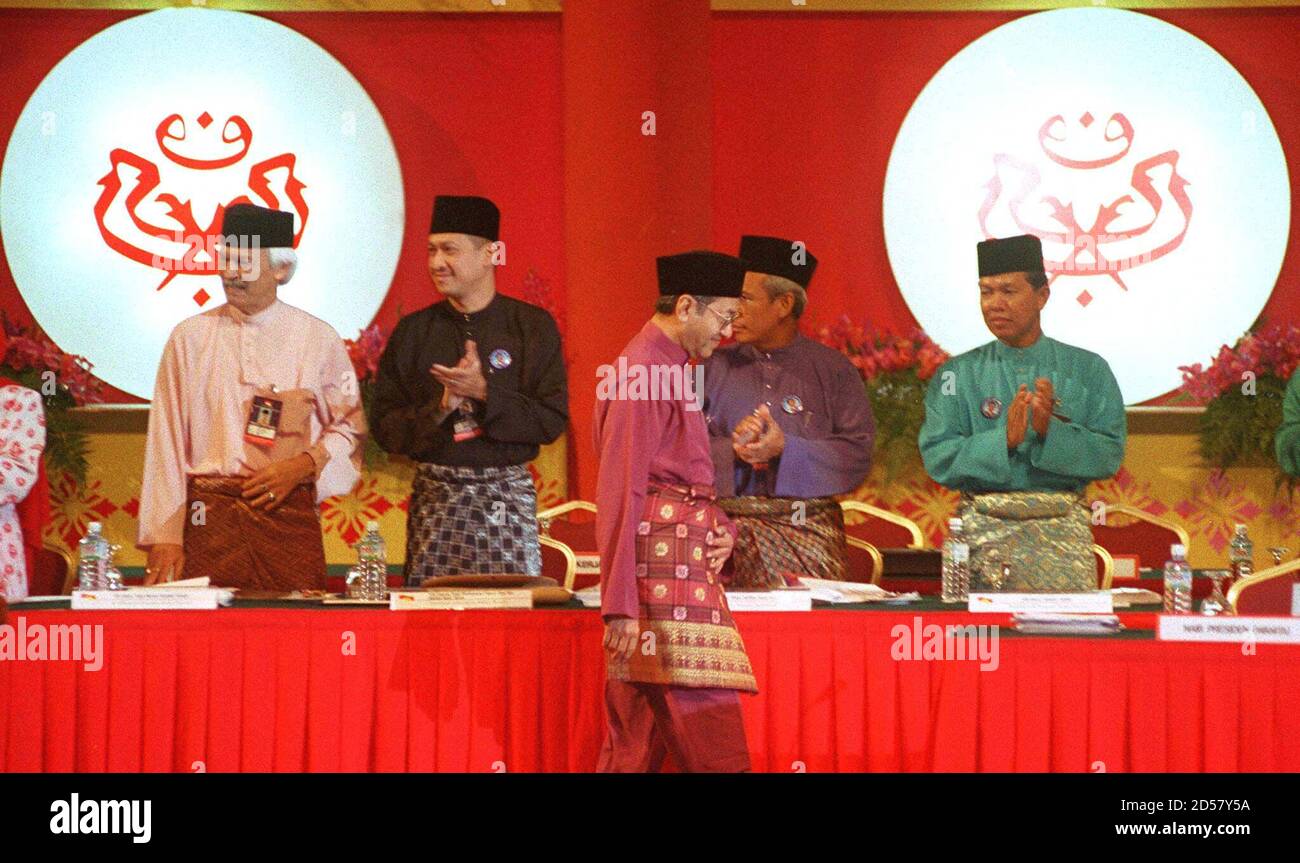 Malaysian Prime Minister Mahathir Mohamad C Arrives To Open The United Malays National Organisation Umno Special General Assembly In Kuala Lumpur December 13 Umno Held A Day Long Special General Assembly To Amend