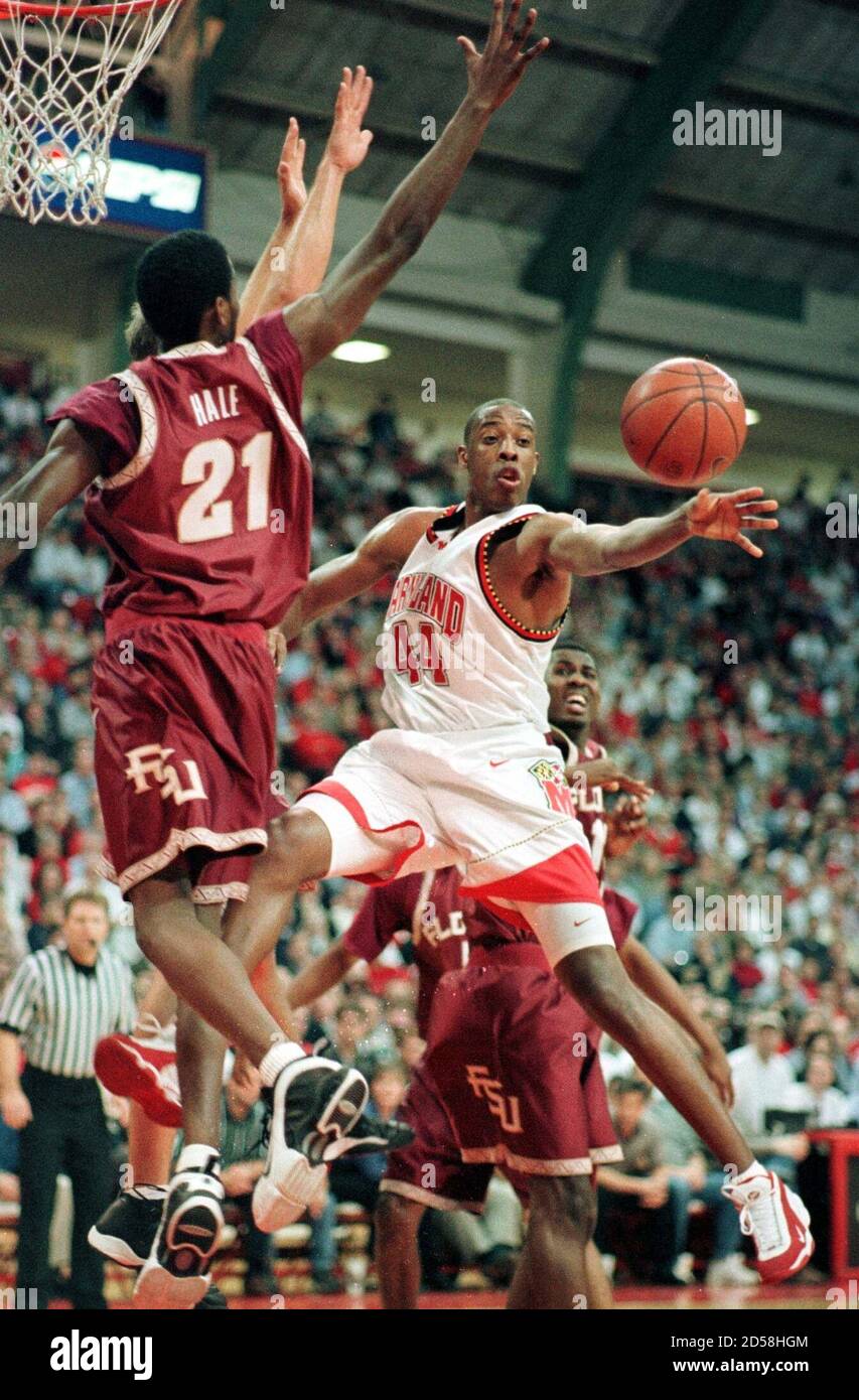 SPORT-NCAA:COLLEGE PARK,MD.,27JAN99 - Fourth-ranked University of  Maryland's Terence Morris (44) passes the ball off to a teammate after  finding his lane to the basket blocked by Florida State's Ron Hale in the