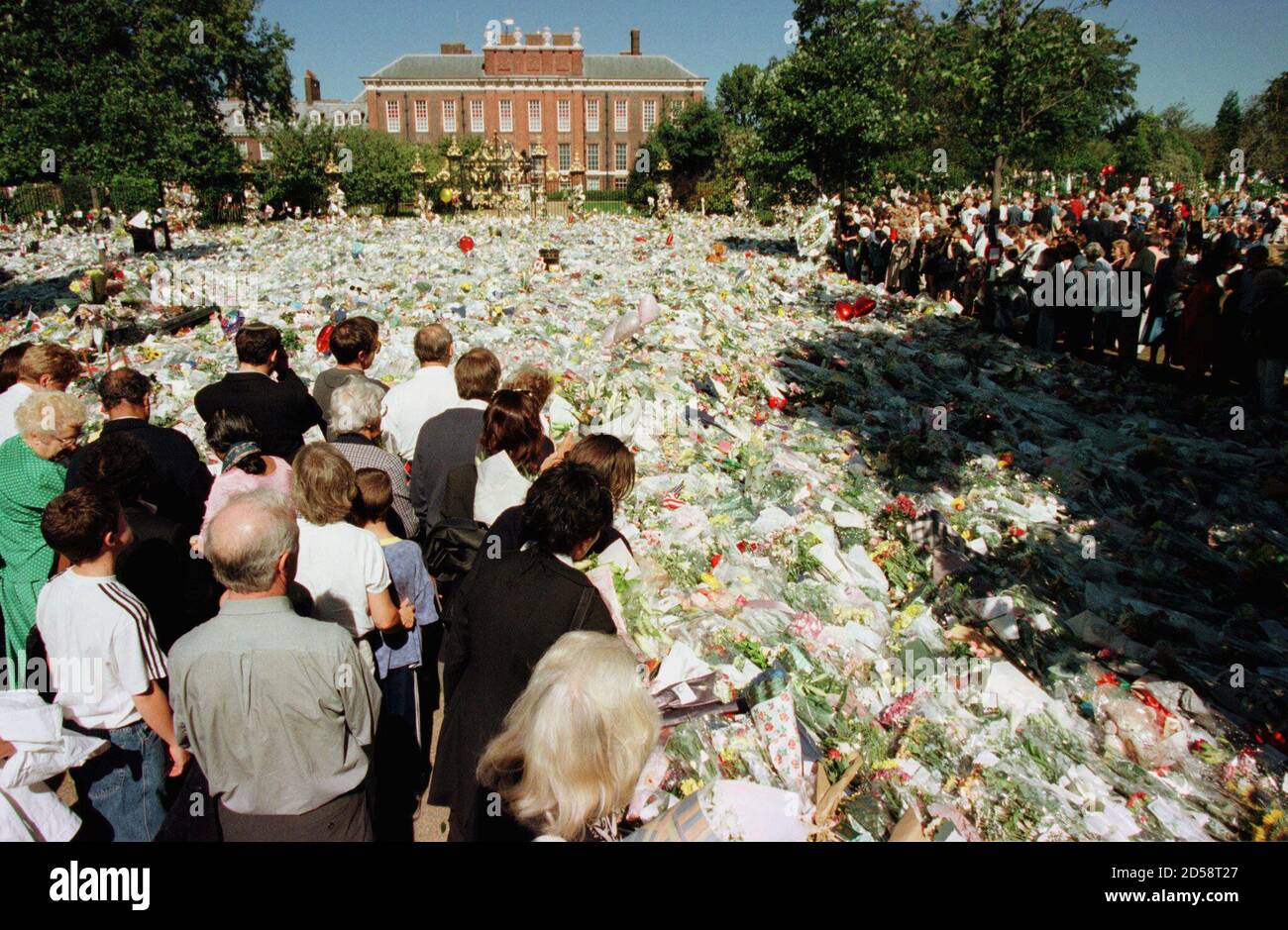 Dodi Al Fayed Funeral High Resolution Stock Photography And Images Alamy