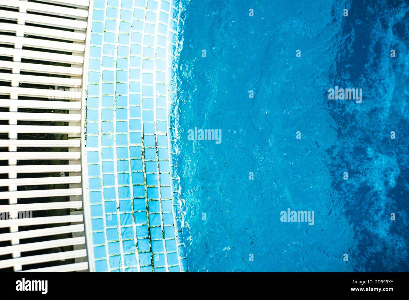 Overhead view of the edge of a swimming pool Stock Photo - Alamy