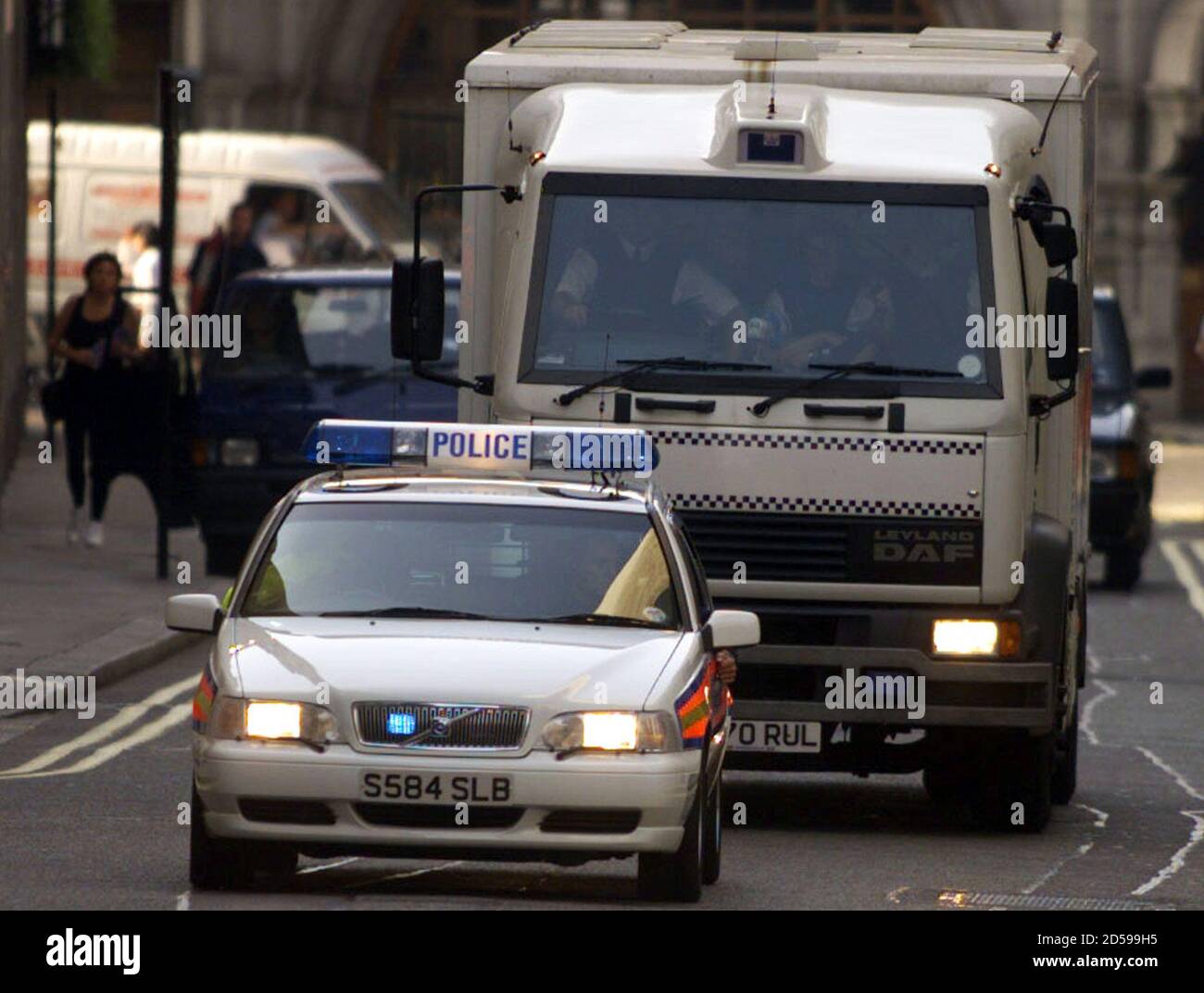 m25 police convoy