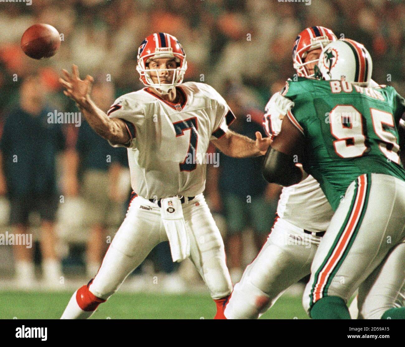 Buffalo Bills quarterback Doug Flutie (7) throws pass against the Dolphins in the