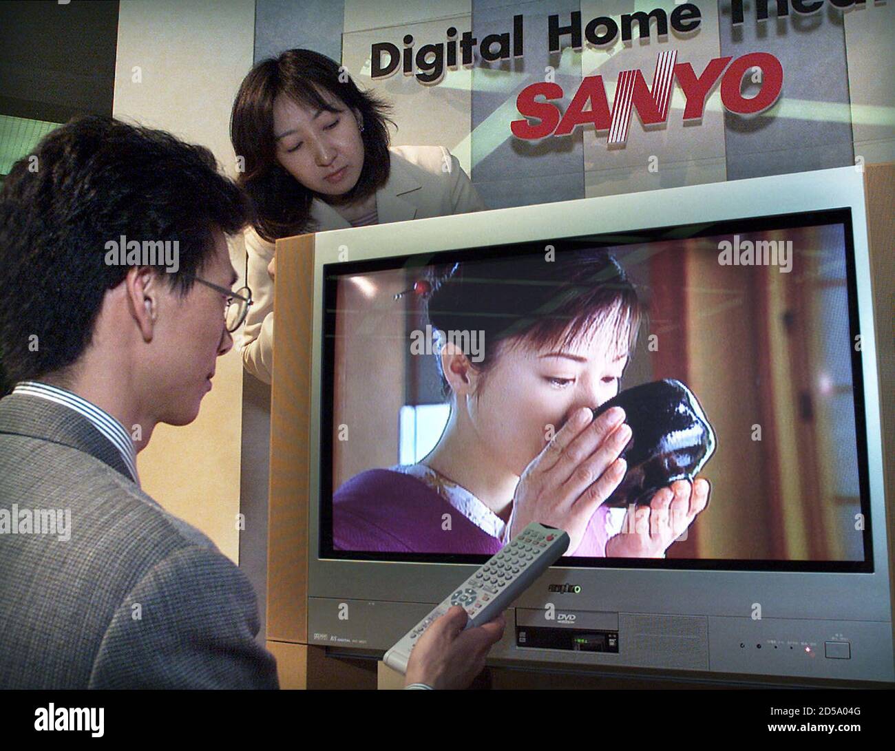 Employees of Sanyo Electric Co demonstrate the company's new 36-inch  broadcasting satellite digital Hi-Vision (high definition) TV Vizon, the  industry's first with a built-in digital Hi-Vision tuner, at the unveiling  of the