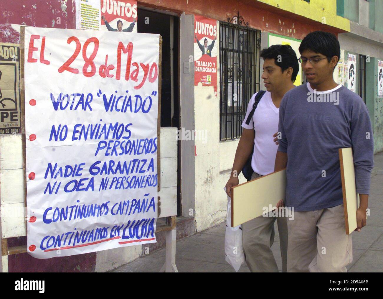 Lima residents walk past a sign calling for Peruvians to spoil their vote and boycott the controversial runoff presidential election between President Alberto Fujimori and Alejandro Toledo, May 27. Fujimori, already facing the opposition boycott of the vote, came under U.S. fire after his government pushed aside repeated calls to delay an election monitors have deemed unfair. The sign says, 'May 28. Spoiled vote. We don't send people to the voting stations. Nor the OAS observers nor our people will observe the voting. We keep on campaigning. We continue the battle.  RR/JP Stock Photo