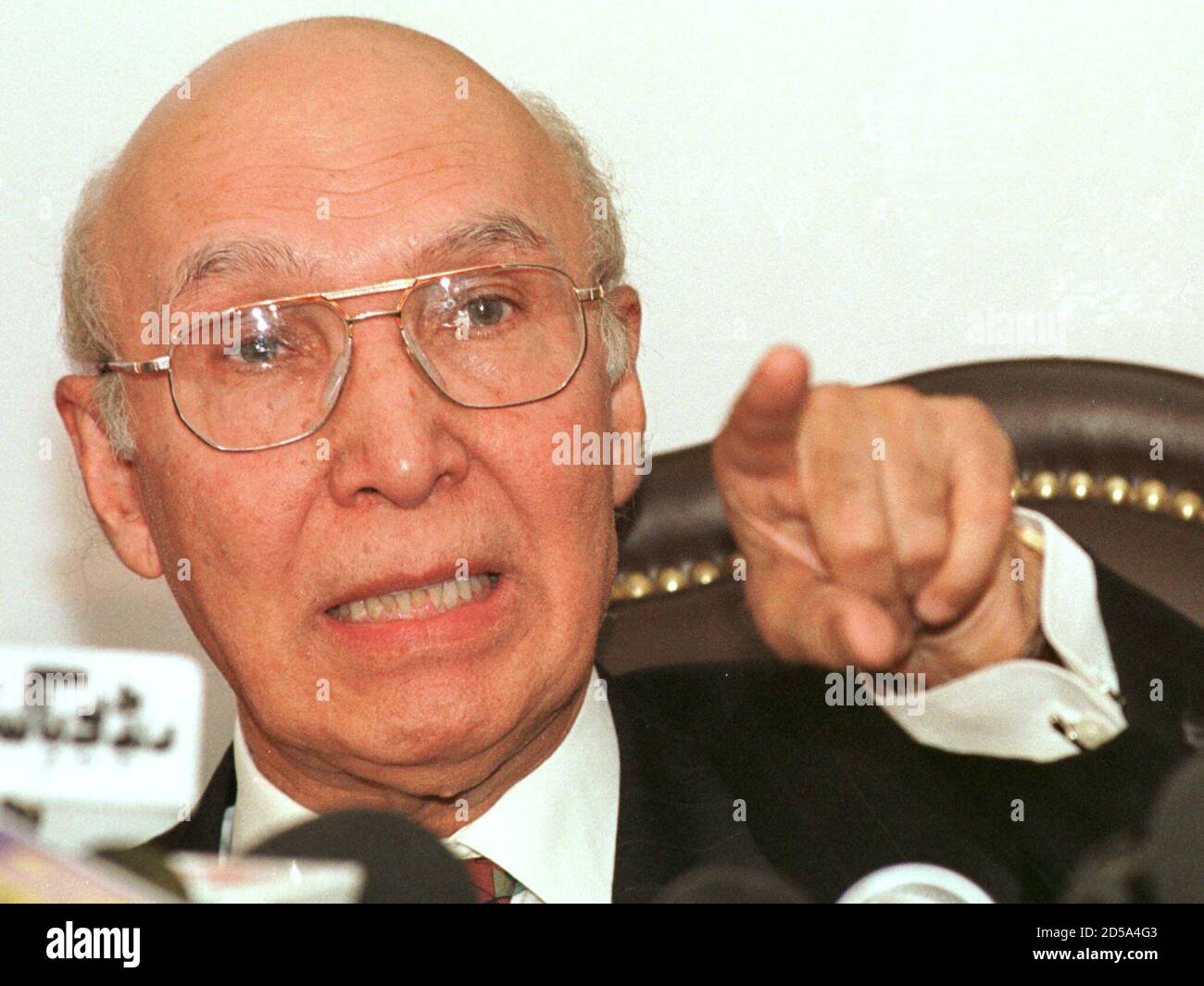 Pakistani Foreign Minister Sartaj Aziz Gestures During A News Conference Following Crisis Talks Earlier In The Day With Indian Counterpart Jaswant Singh In New Delhi June 12 Aziz Said A Military Line