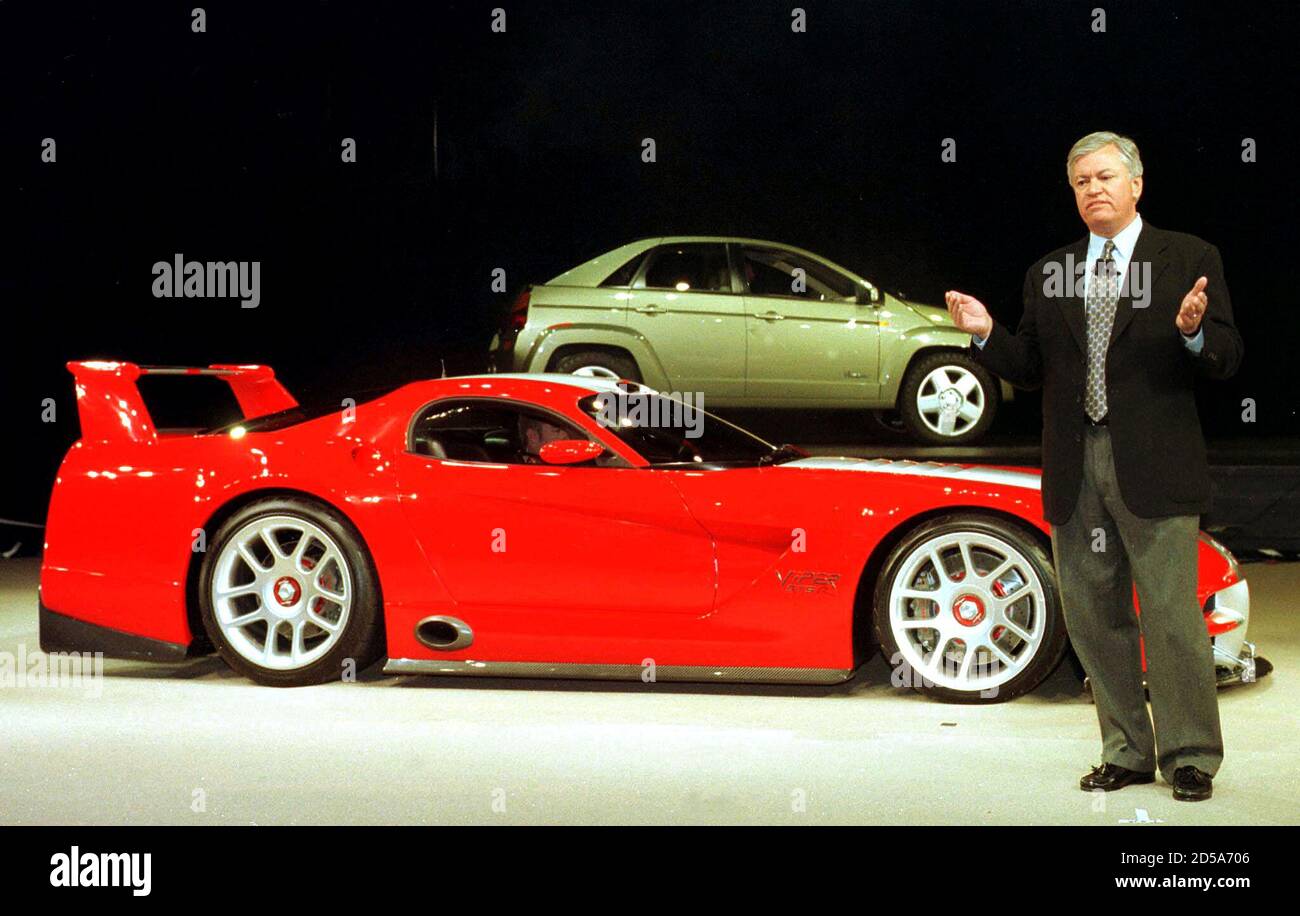 Daimlerchrysler Executive Vice President Tom Gale Talks About The Newly Unveiled Viper Gts R Concept Vehicle January 9 At The North American International Auto Show In Detroit S Cobo Center Gale Said The Viper