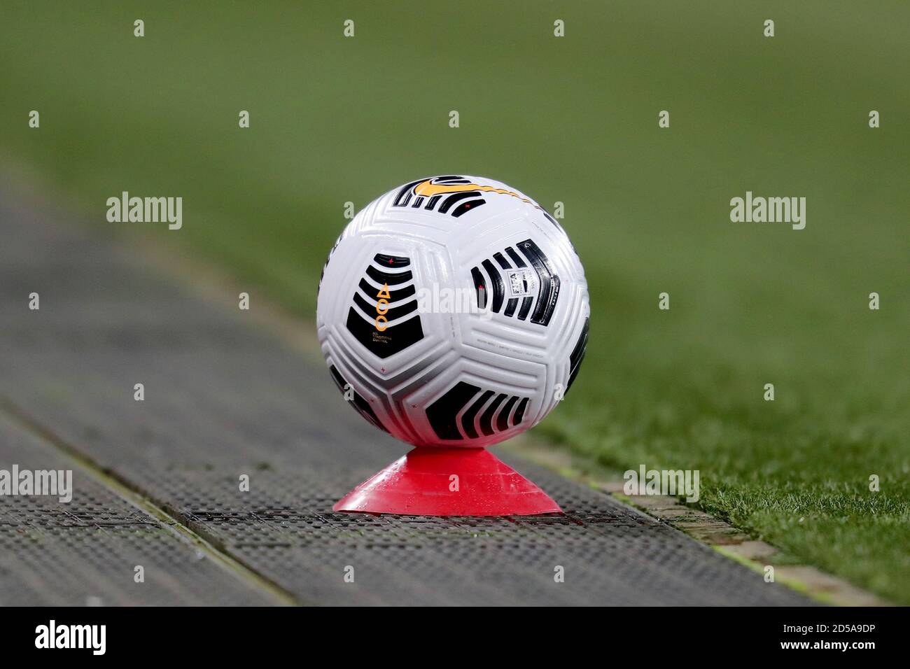 Nike football hi-res stock photography and images - Alamy