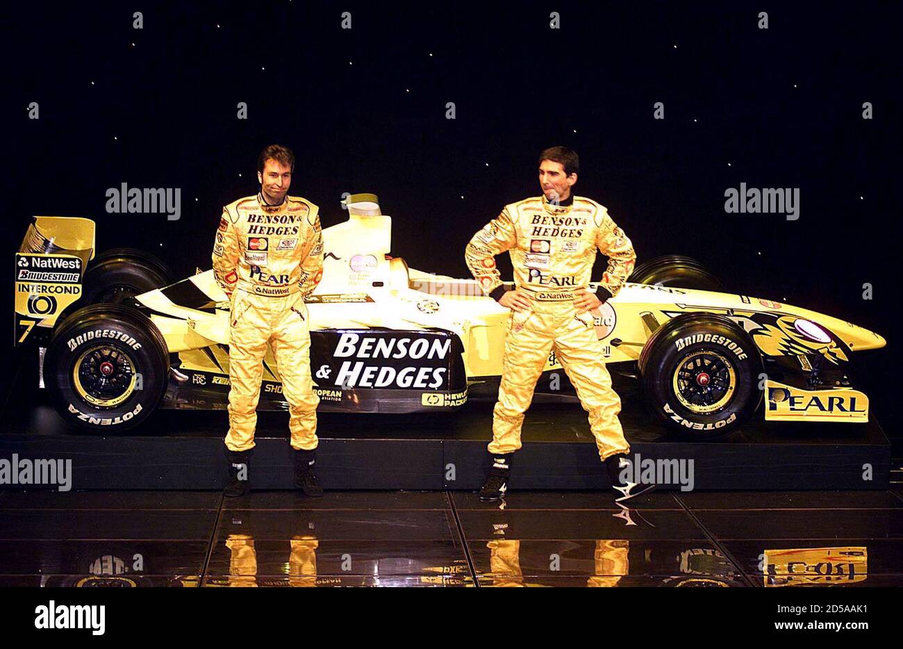 Vejrudsigt Swipe Profit Formula One racing drivers Heinz Harald Frentzen (L) and Damon Hill unveil  the Jordan Mugen-Honda, February 1. Frentzen and Hill will contest the 1999  Formula One World Championship in the new car. **