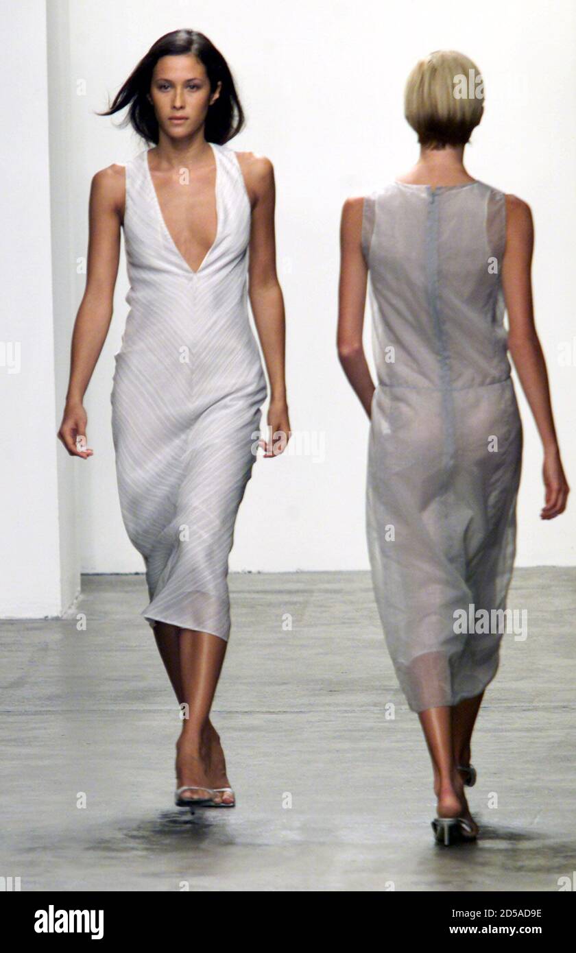 Models for designer Calvin Klein wear fashions from the Calvin Klein Spring  2000 Collection during the showing of the Collection in New York, September  17. ??» Stock Photo - Alamy
