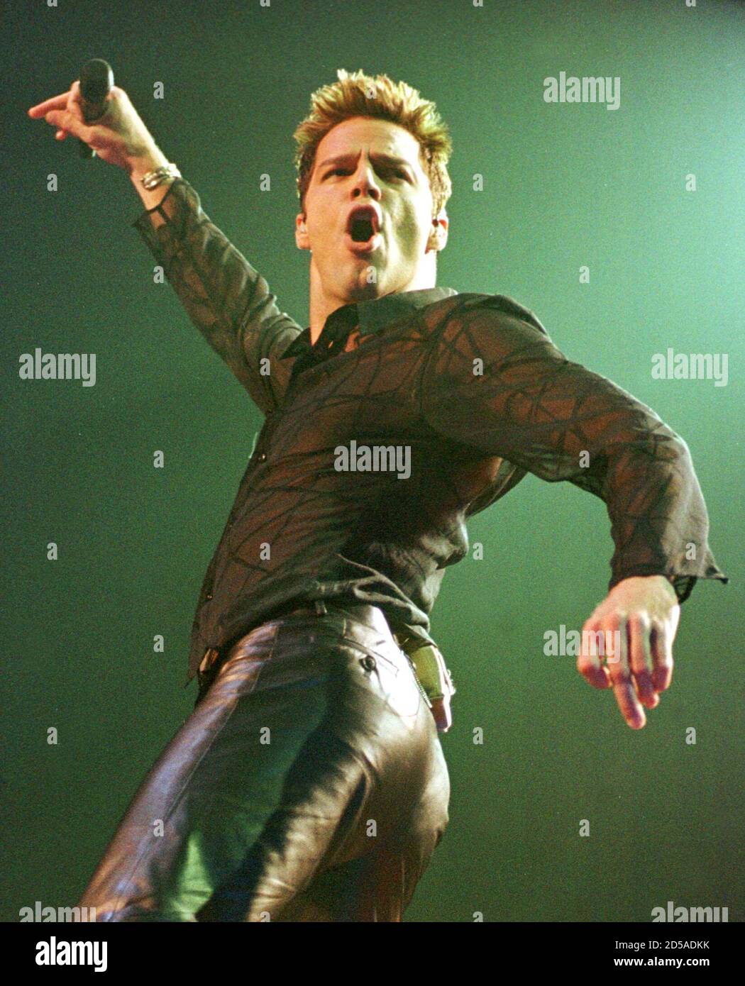 Latin singer Ricky Martin dances as he sings his hit song "Livin La Vida  Loca" October 20. Martin kicked off his world tour tonight at Miami Arena  Stock Photo - Alamy