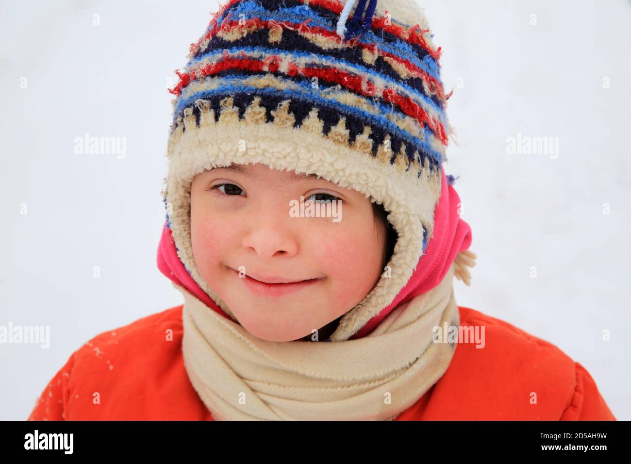 Portrait of beautiful little girl in the winter Stock Photo - Alamy