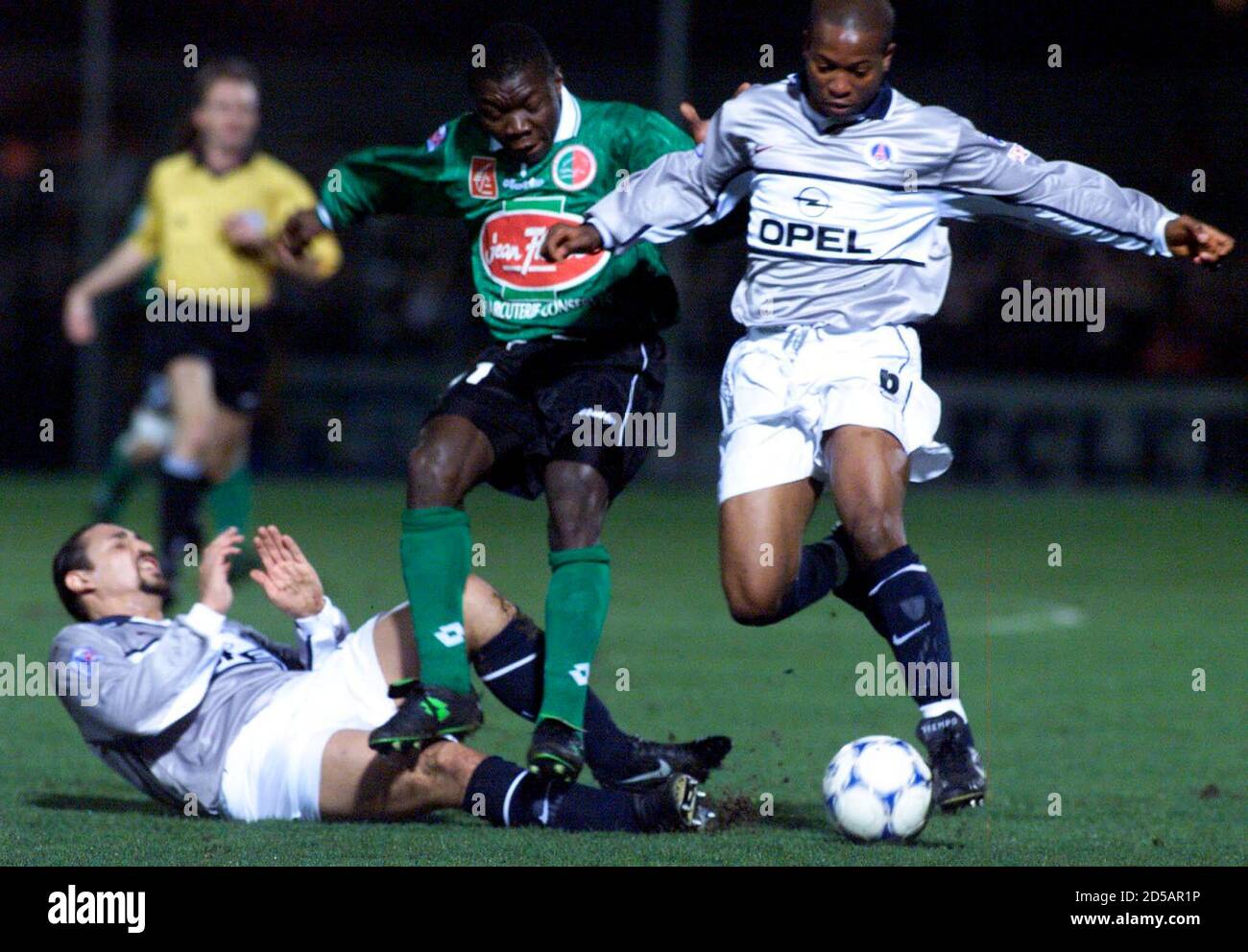 Sedan S Forward Pius N Diefi C Struggles With Eric Rabesandratana L And Edouard Cise Of Paris Saint Germain In Their French Soccer League Match March 11 Psg Is In Third Place In The French