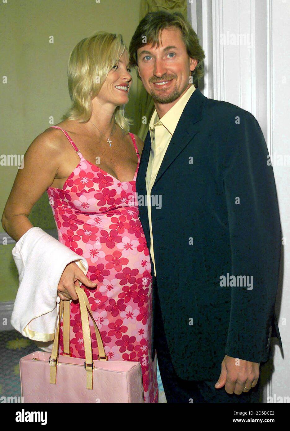Janet Jones L Talks To Her Husband Wayne Gretzky At The National Academy Of Recording Arts Sciences Naras Award Luncheon At The Beverly Hills Hotel In Beverly Hills On June 15