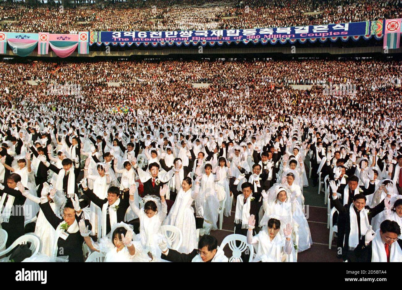Mass wedding unification church hi-res stock photography and images - Alamy