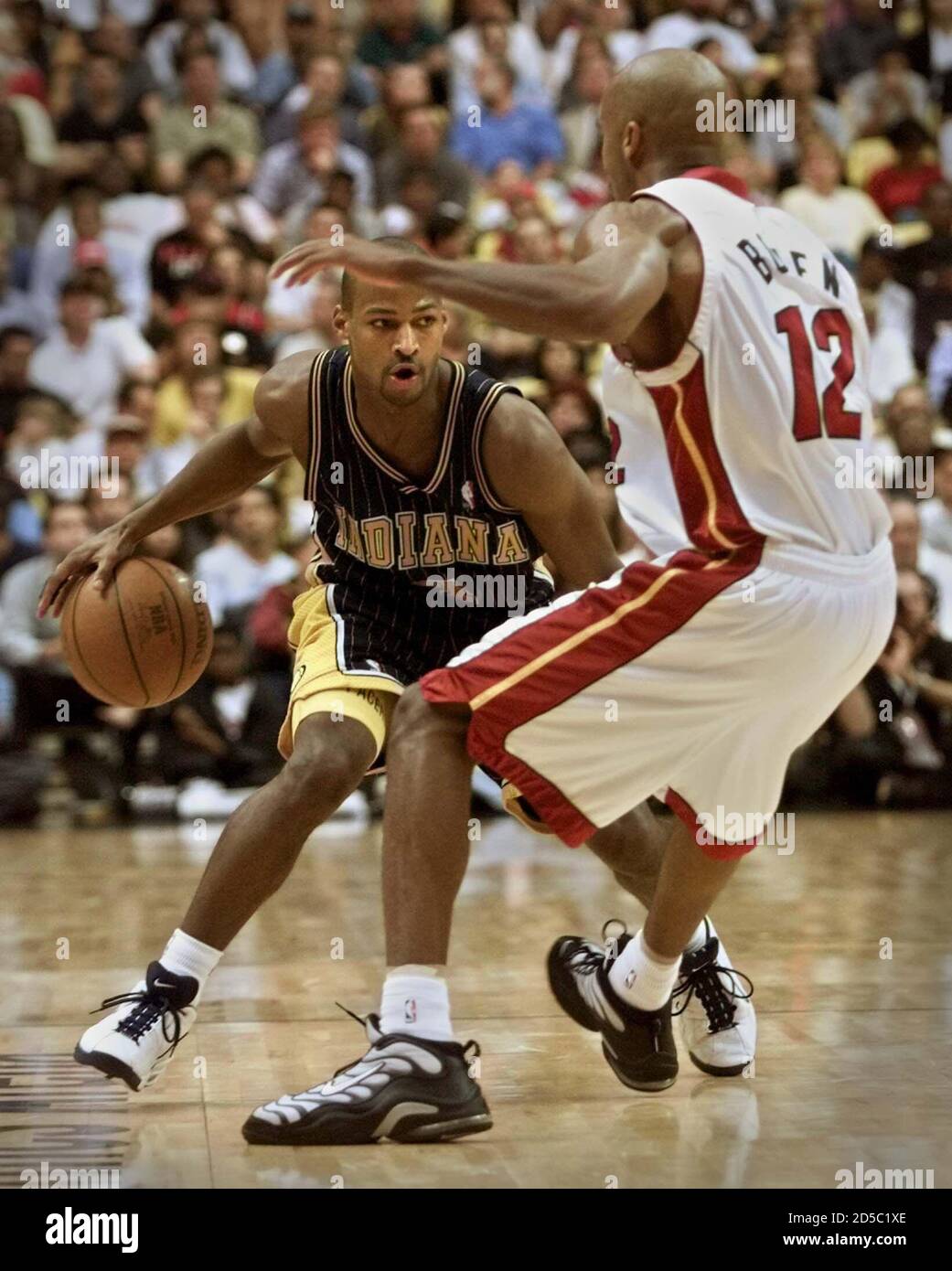 Indiana Pacers forward Al Harrington (L) dribbbles the ball upcourt as  Miami Heat forward Bruce Bowen defends during first half NBA action in  Miami April 14. JP Stock Photo - Alamy