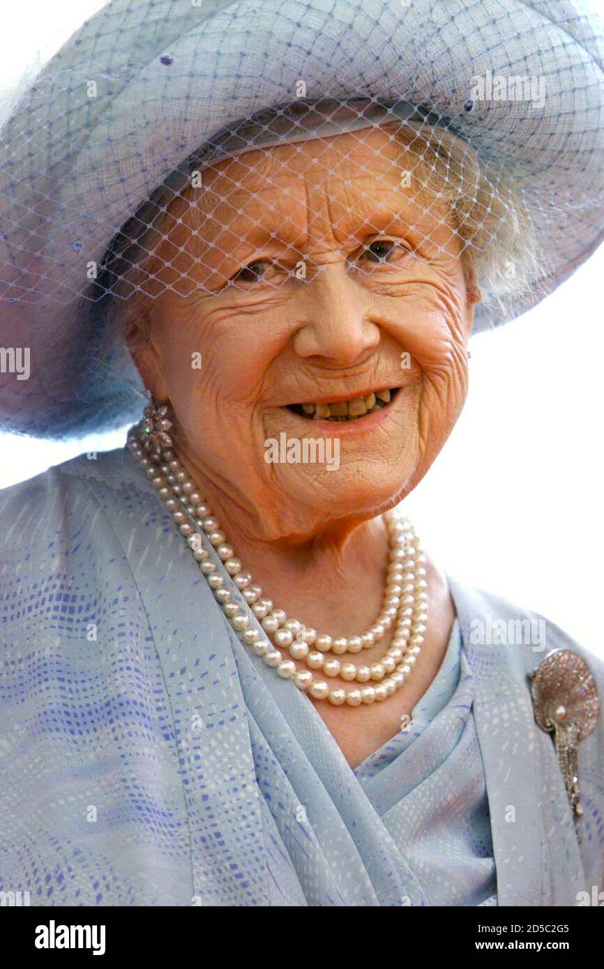 The Queen Mother arrives at the Guildhall for a celebratory lunch in