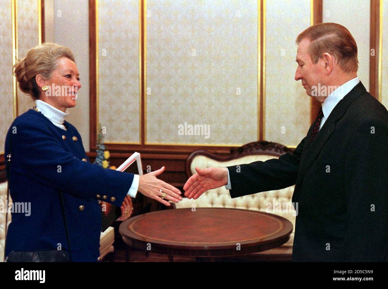 Ukraine's President Leonid Kuchma (R) greets the chairman of Organisation for Security and Cooperation In Europe (OSCE) Helle Deign before their talks February 23. Deign arrived in Kiev for a two day visit to discuss relations between Ukraine and the OSCE.  YK/CVI/ME Stock Photo