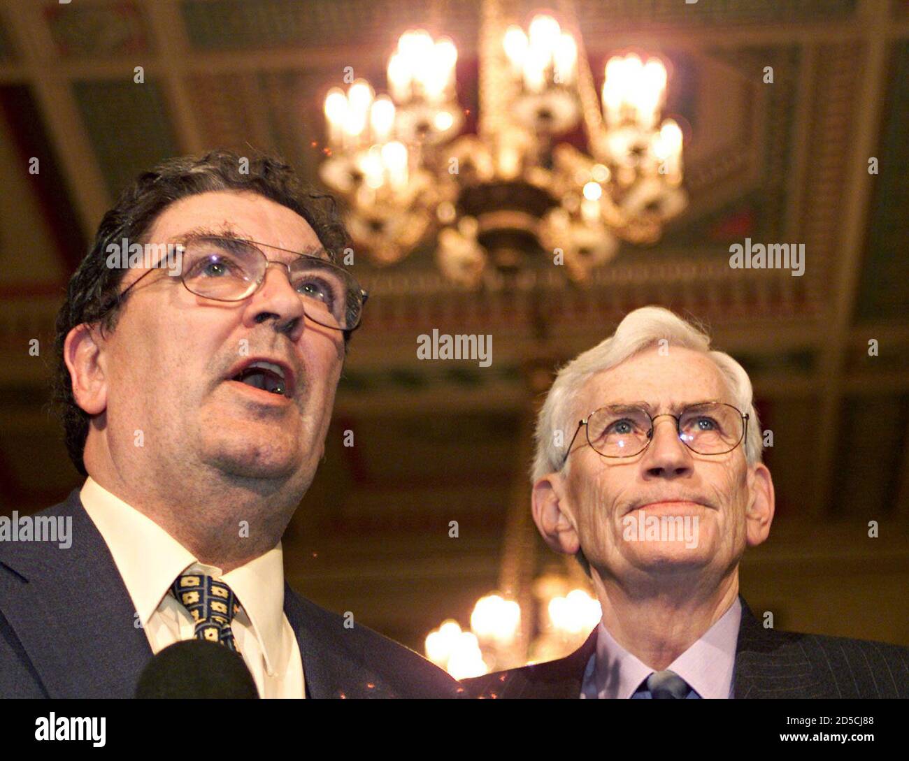 SDLP leader John Hume (L) and Deputy First Minister Seamus Mallon address the Media at Stormont, November 29. Protestant and Roman Catholic parties nominated ministers to a coalition government of pro-Irish Republicans and pro-British Unionists which will become fully operational on Thursday, when London will hand over power.  FP/AA Stock Photo