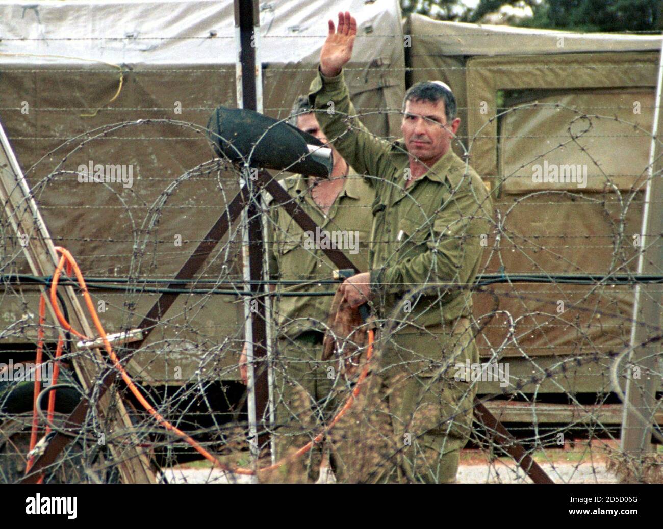 Two wires and connected hires stock photography and images Alamy