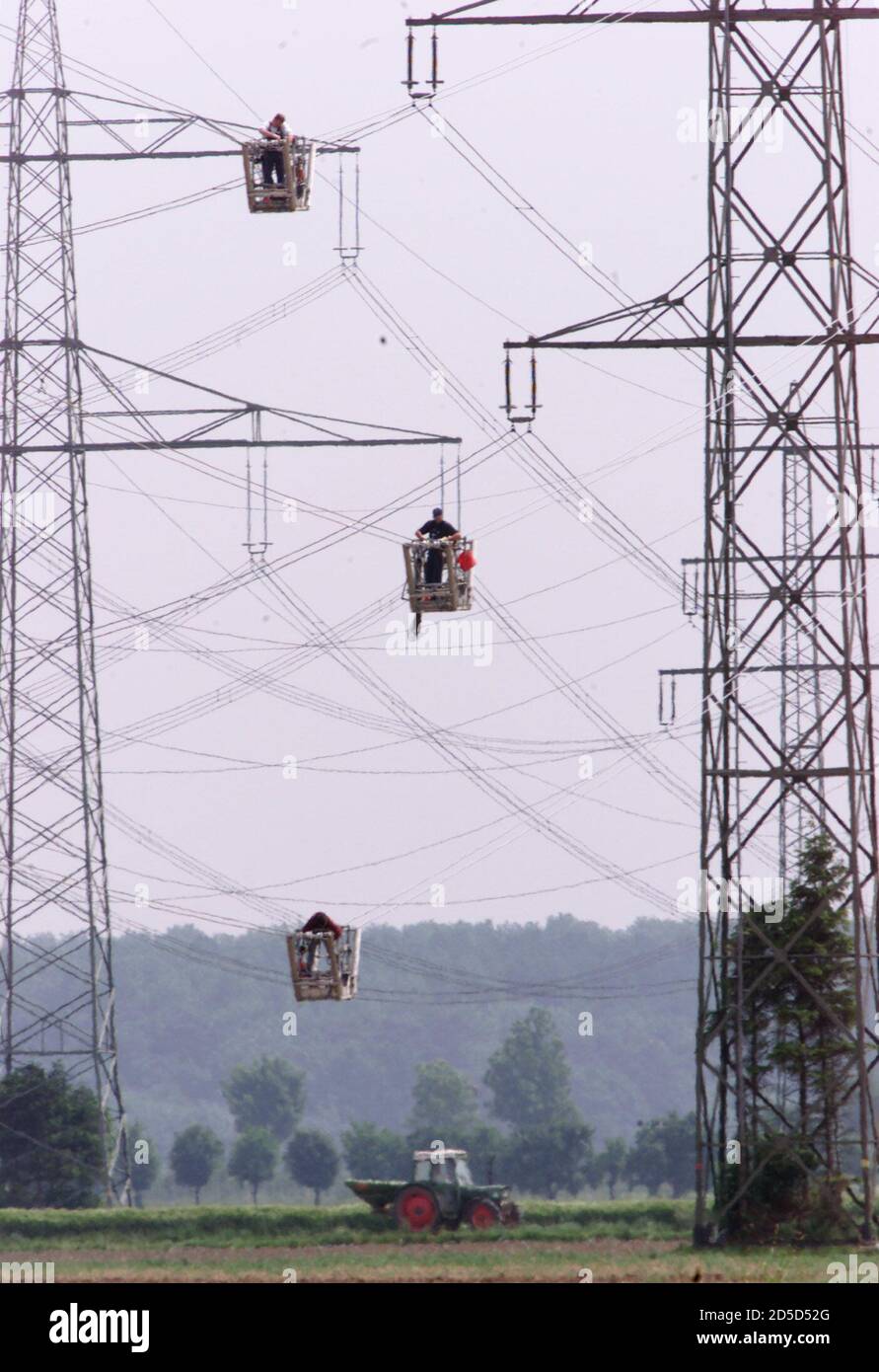 Pylones hires stock photography and images Alamy