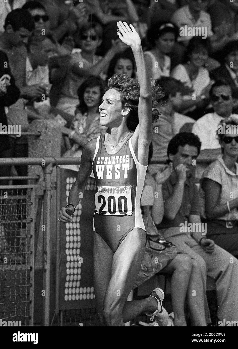 Mary Decker of the U.S. waves to the crowd after winning the 1,500m