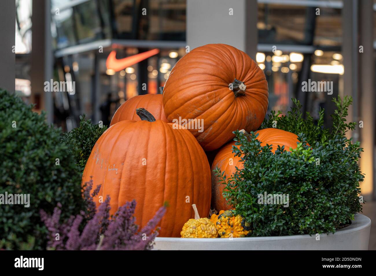 Designer Outlets High Resolution Stock Photography And Images Alamy