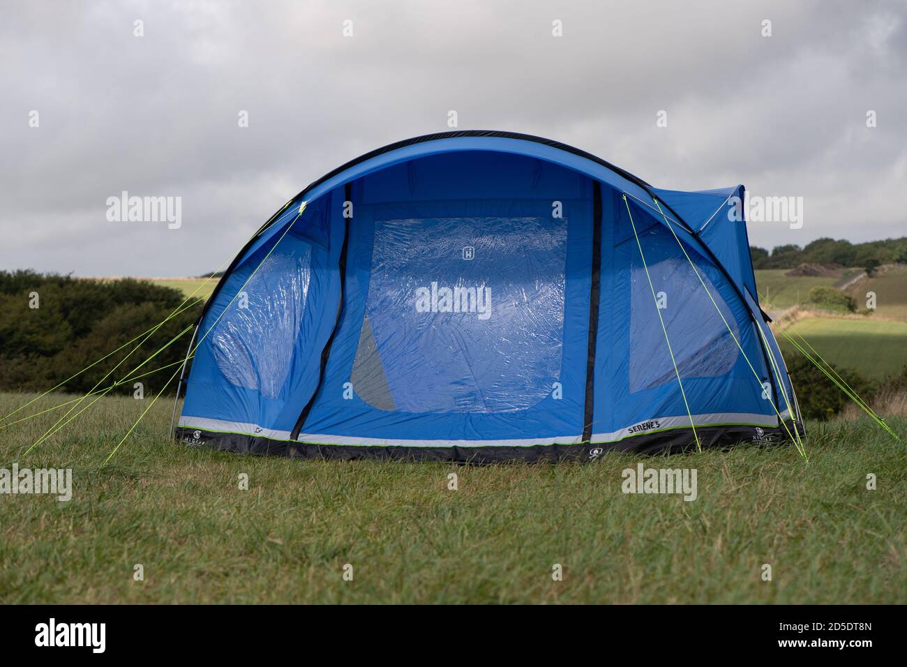 constante vloek Voor type Modern tent hi-res stock photography and images - Alamy