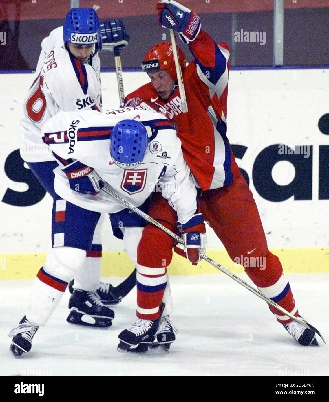 Russian's Alexei Kovalev (R) fights for the puck against Slovakia's Lubomir  Sekeras (L) during their Ice hockey World Championship qualifiing game in  Basle May 9. Slovakia's Jozef Stumpel (back) looks on. RS/