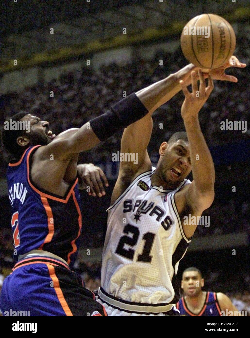 Tim duncan 1999 finals hi-res stock photography and images - Alamy